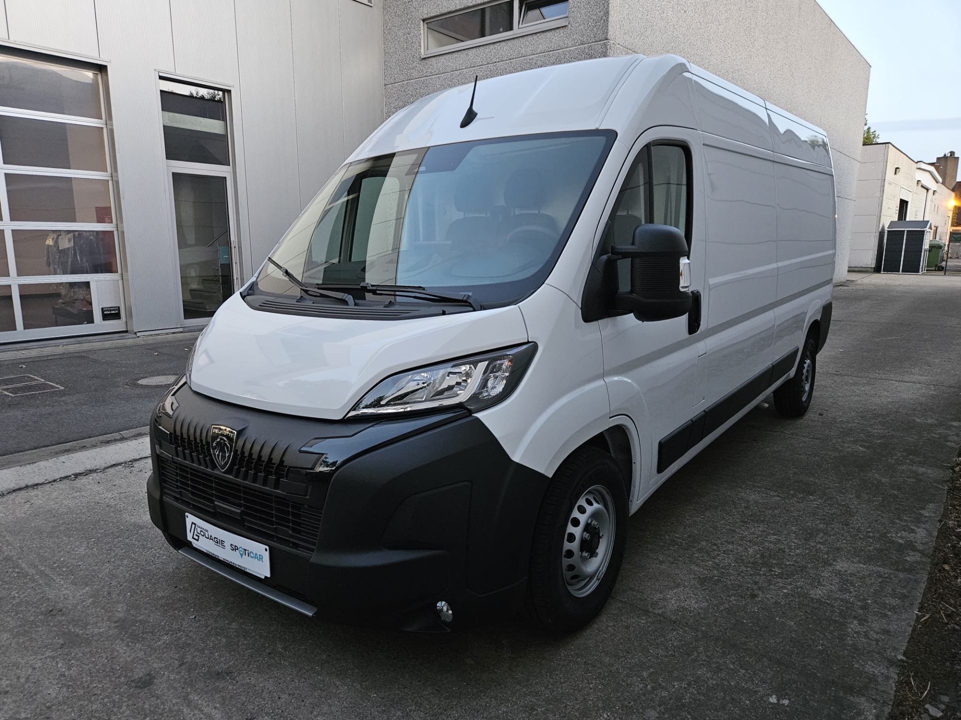 Peugeot Boxer 2.2 diesel automaat 180 pk 435 L3H2 LIGHT DUTY
