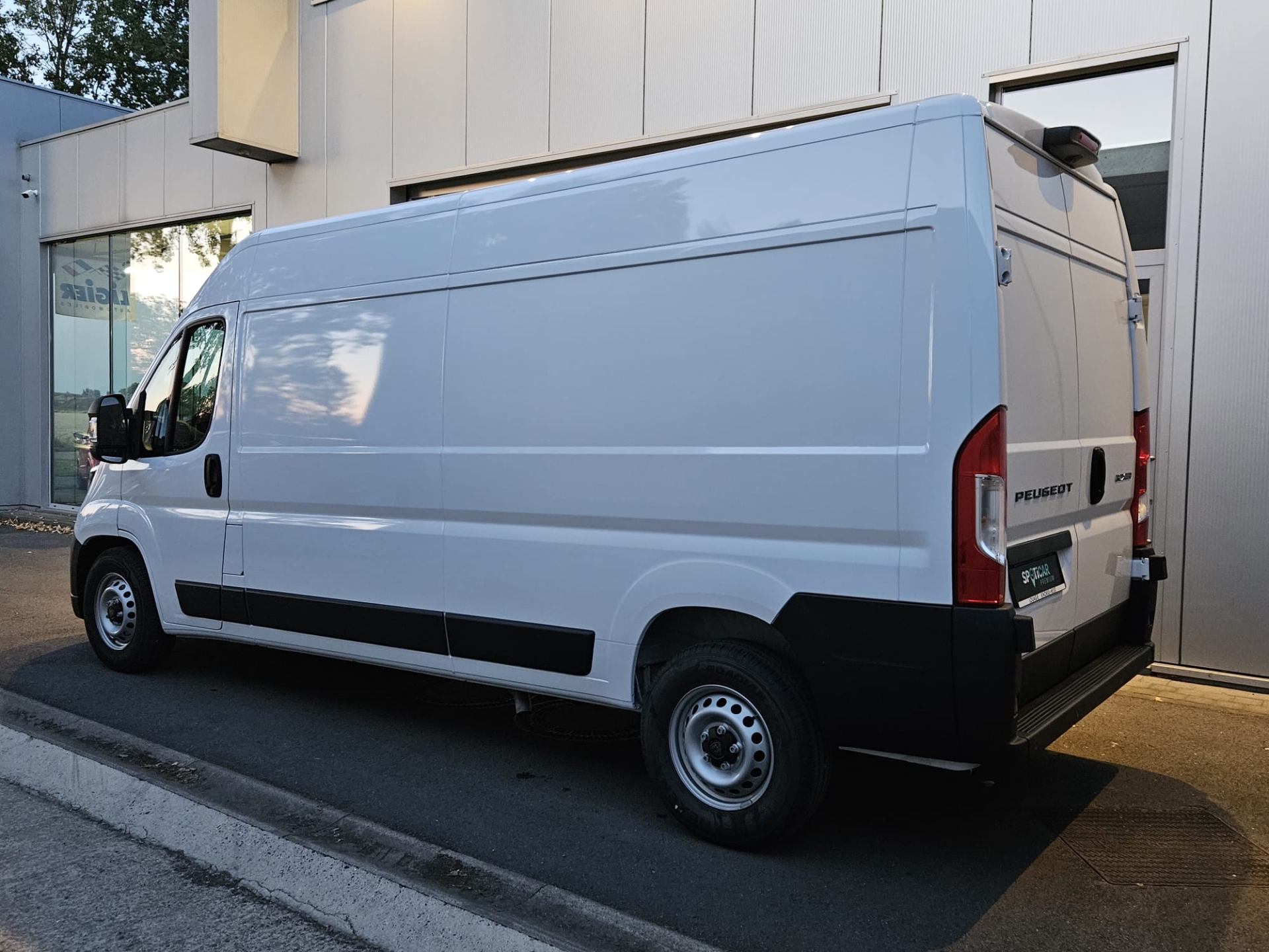 Peugeot Boxer 2.2 diesel automaat 180 pk 435 L3H2 LIGHT DUTY