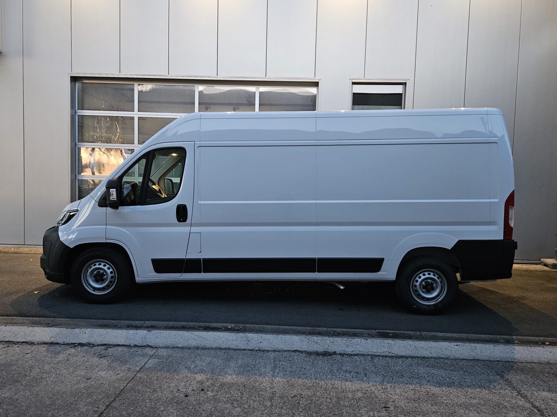 Peugeot Boxer 2.2 diesel automaat 180 pk 435 L3H2 LIGHT DUTY