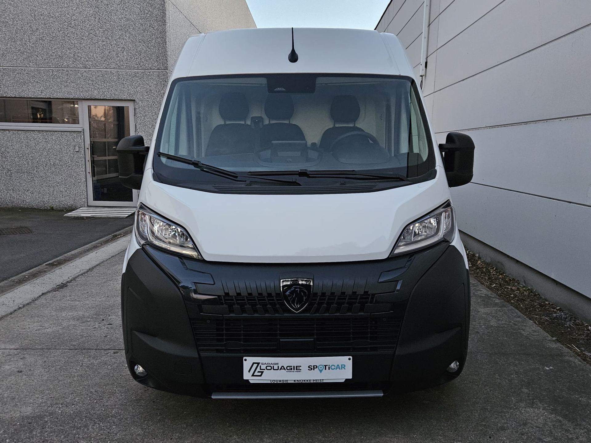 Peugeot Boxer 2.2 diesel automaat 180 pk 435 L3H2 LIGHT DUTY