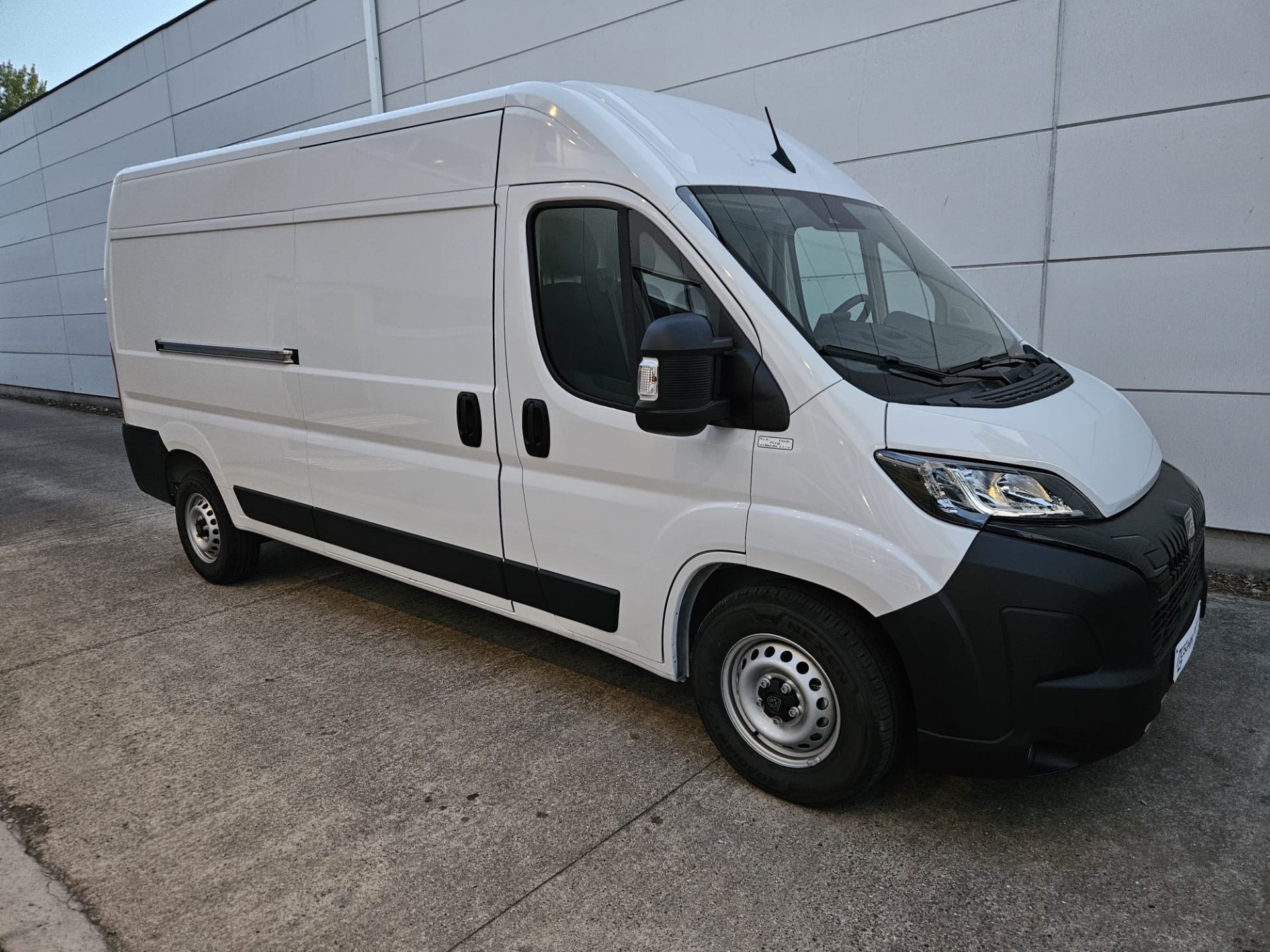 Peugeot Boxer 2.2 diesel automaat 180 pk 435 L3H2 LIGHT DUTY
