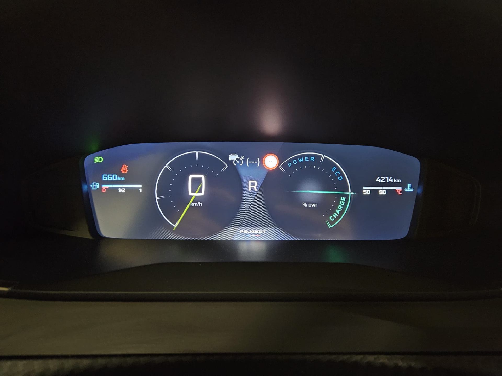 Peugeot 2008 Hybrid Allure e-DSC6