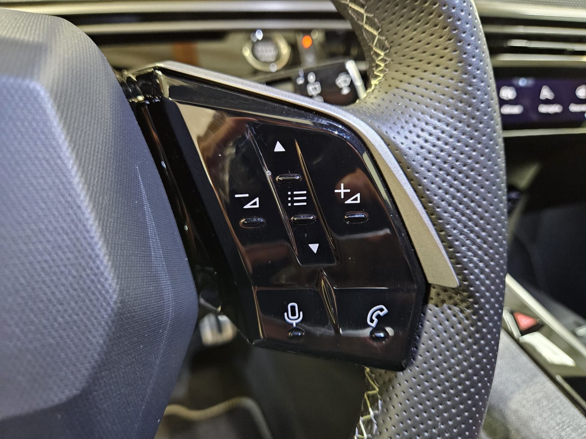Peugeot 5008 Hybrid GT e-DSC6