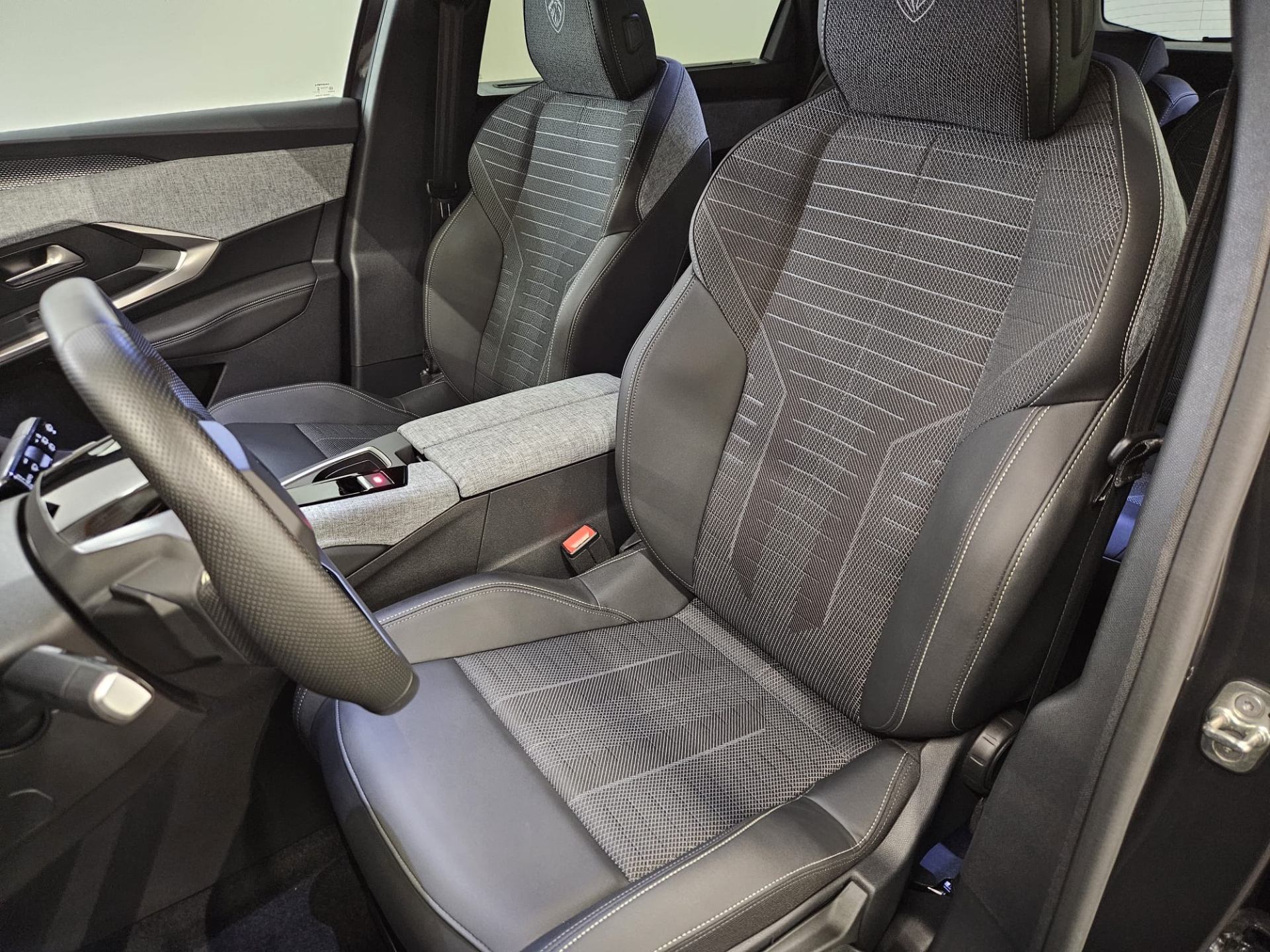 Peugeot 5008 Hybrid GT e-DSC6
