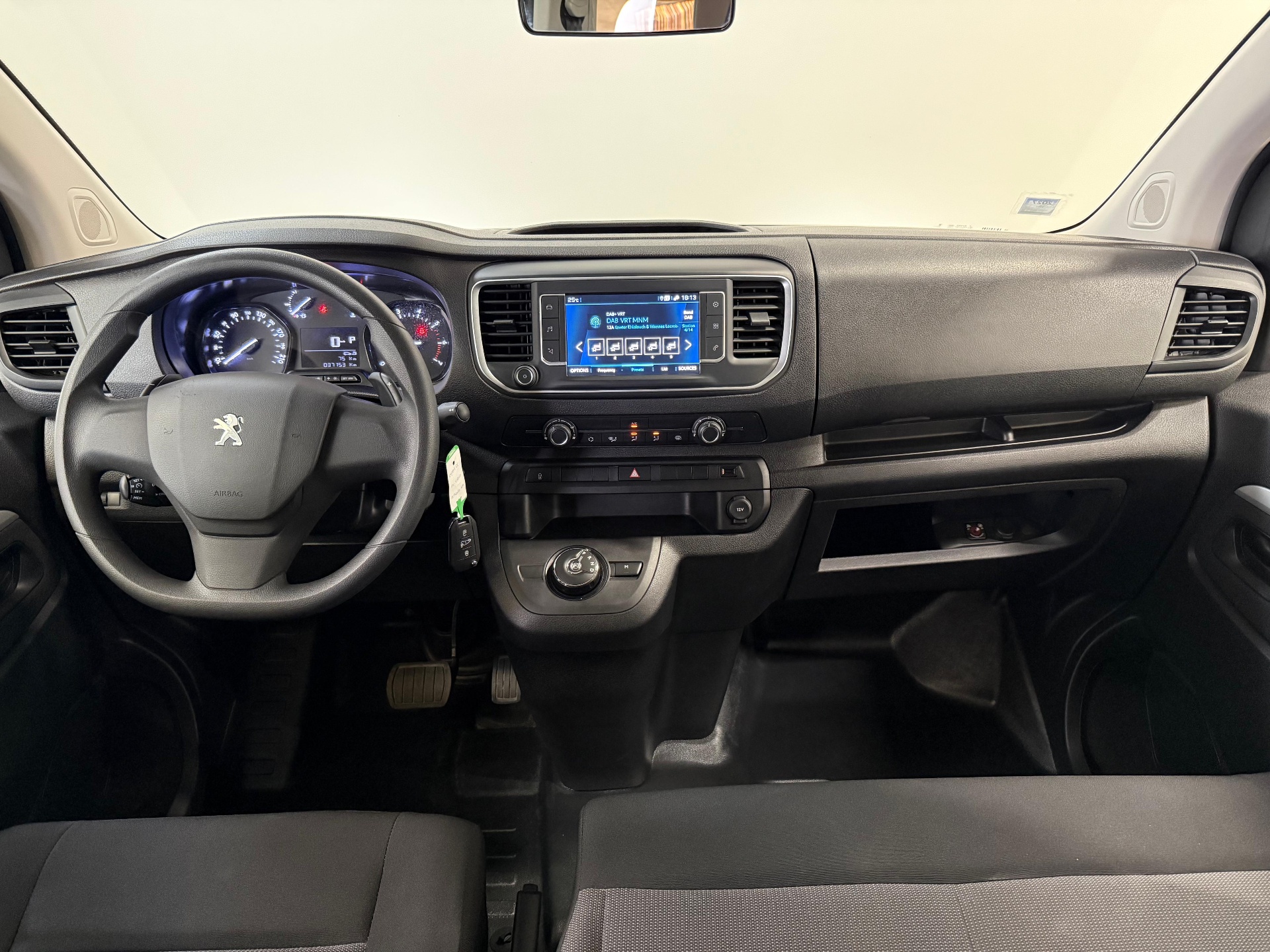 Peugeot Expert Dubbele Cabine 2.0 BlueHDi 145 pk AUTOMAAT – TREKHAAK