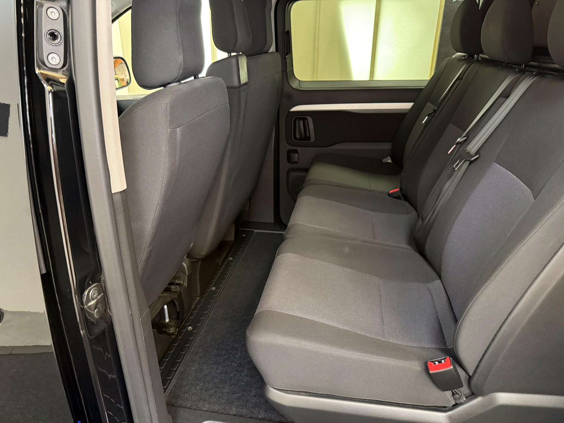 Peugeot Expert Dubbele Cabine 2.0 BlueHDi 145 pk AUTOMAAT – TREKHAAK