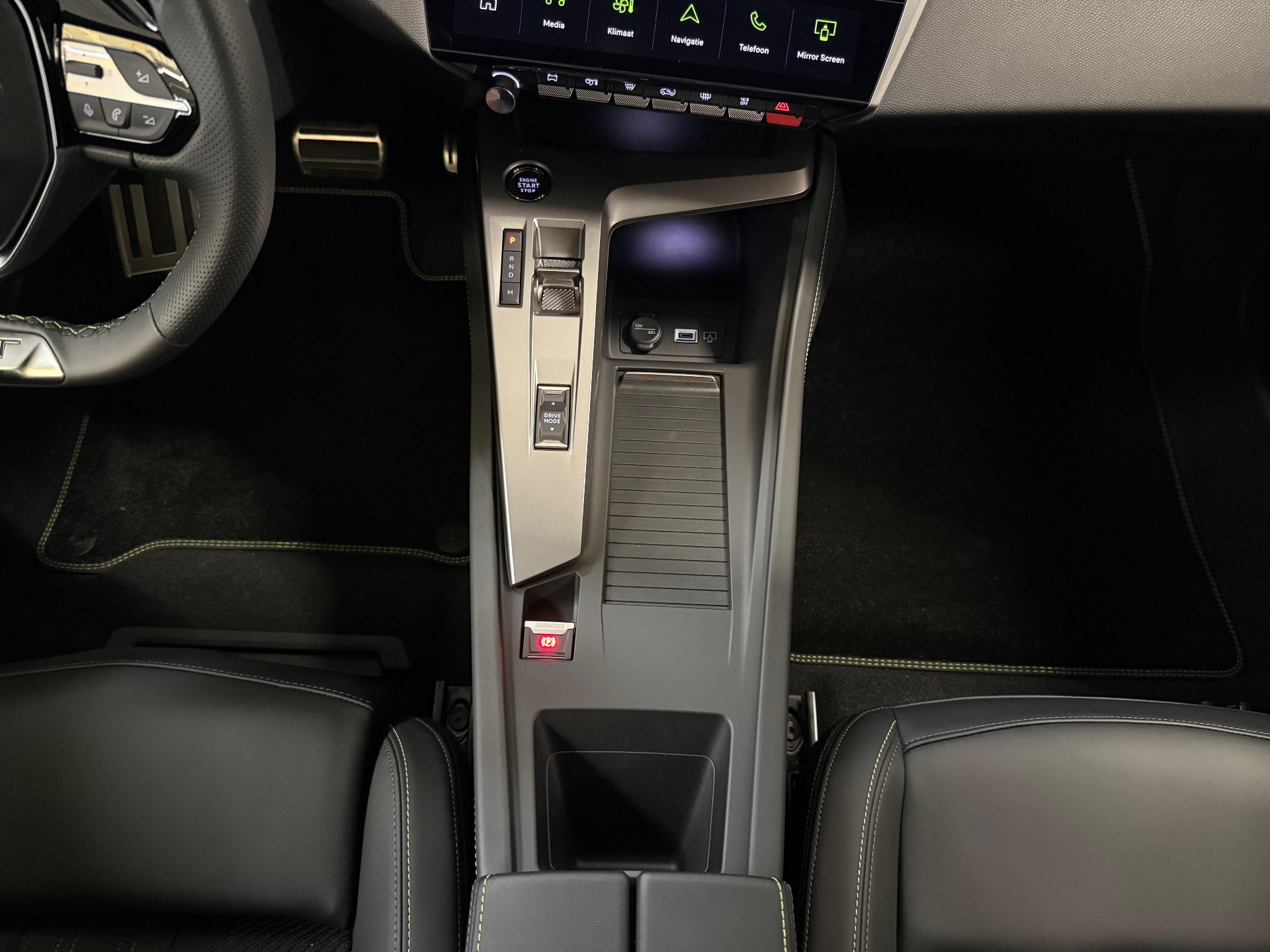 Peugeot 408 Hybrid GT e-DSC6