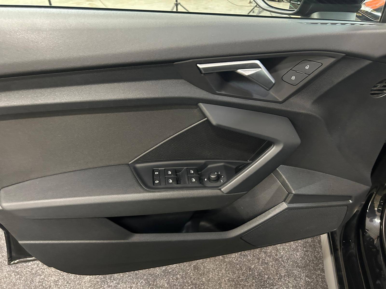 Audi A3 35 TFSI 1.5 BENZINE – AFNEEMBARE TREKHAAK