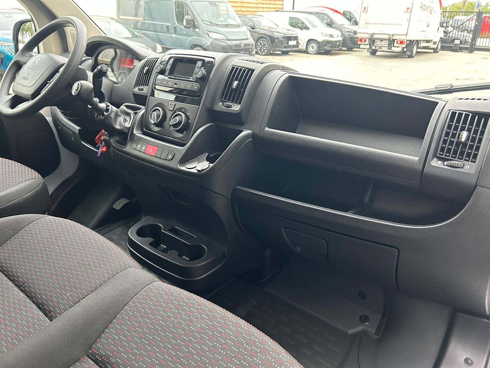Peugeot Boxer Laadbak met laadklep L4 – 2.2 diesel