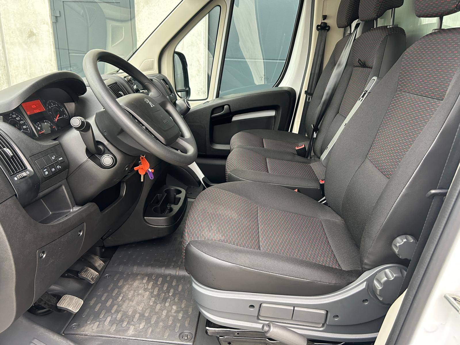 Peugeot Boxer Laadbak met laadklep L4 – 2.2 diesel