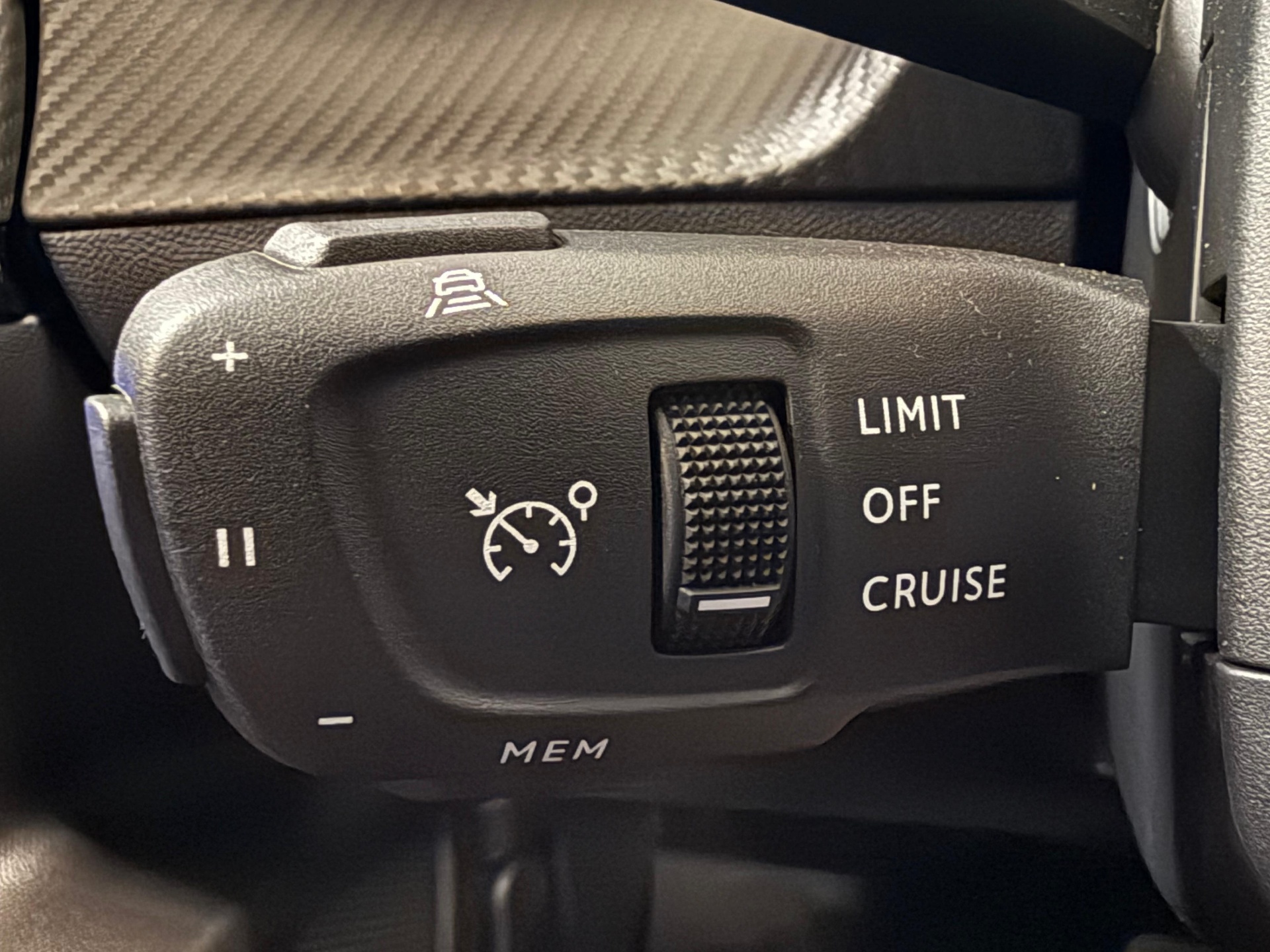 Peugeot 2008 Hybrid GT e-DSC6
