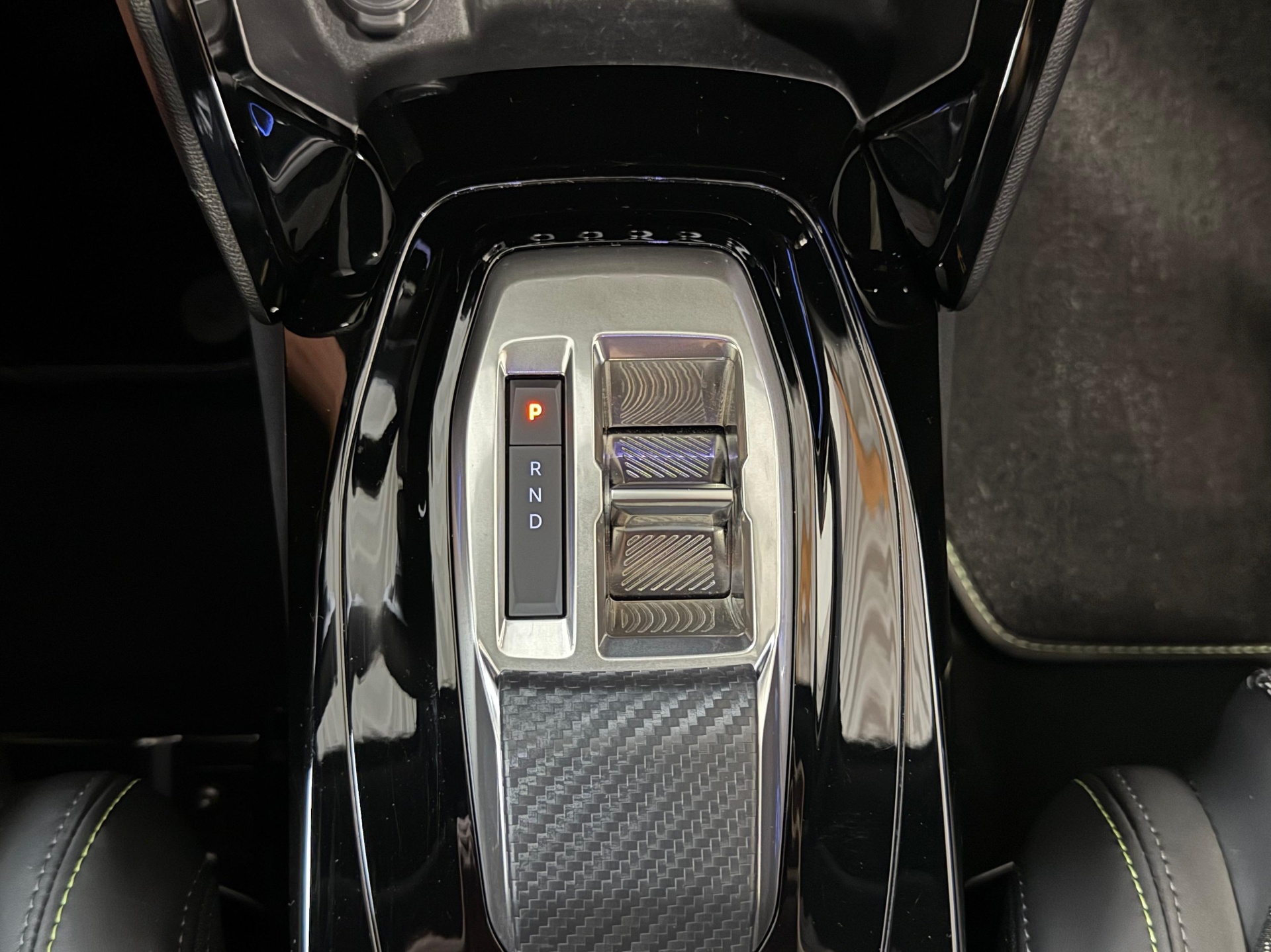 Peugeot 2008 Hybrid GT e-DSC6