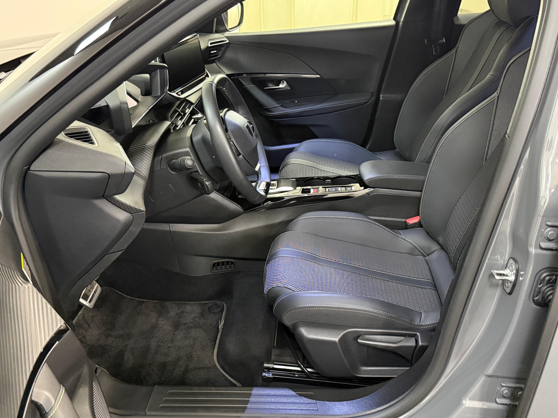 Peugeot 2008 Hybrid GT e-DSC6