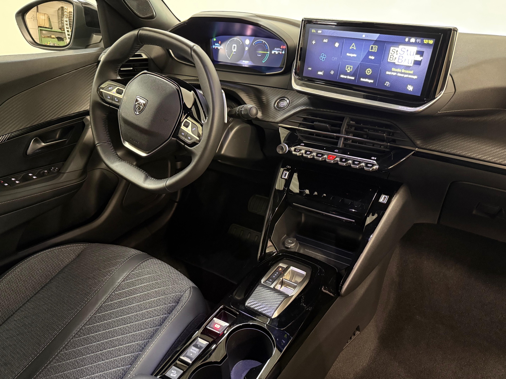 Peugeot 2008 Hybrid Allure e-DSC6