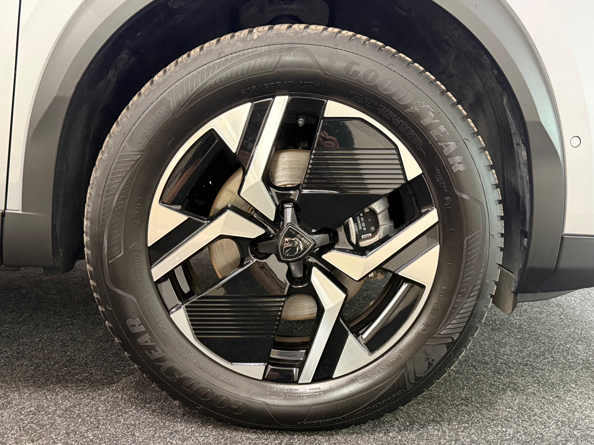 Peugeot 2008 Hybrid Allure e-DSC6