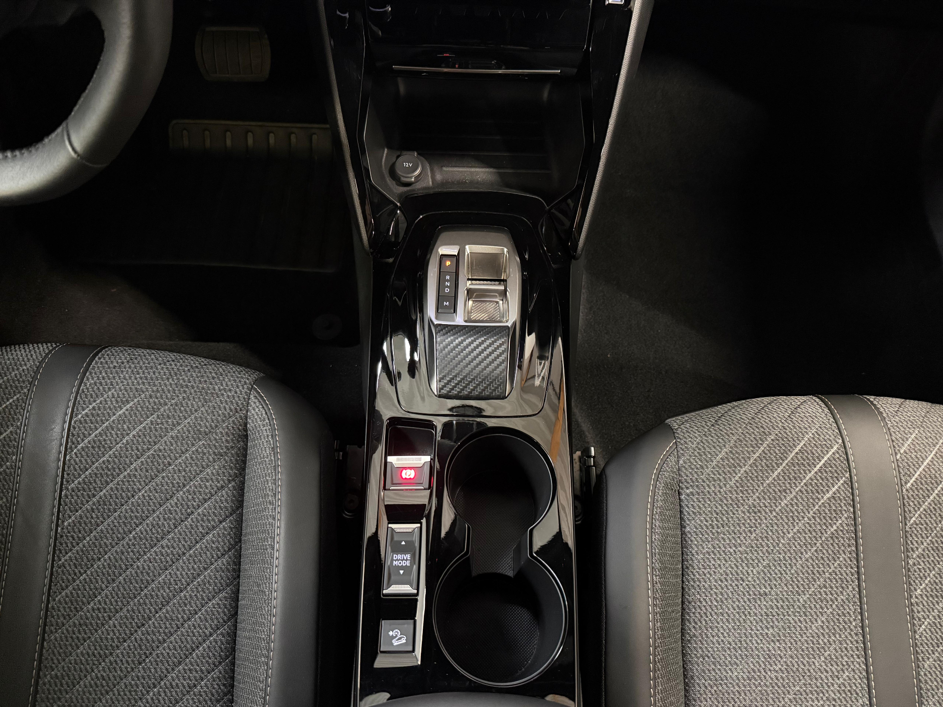 Peugeot 2008 Hybrid Allure e-DSC6