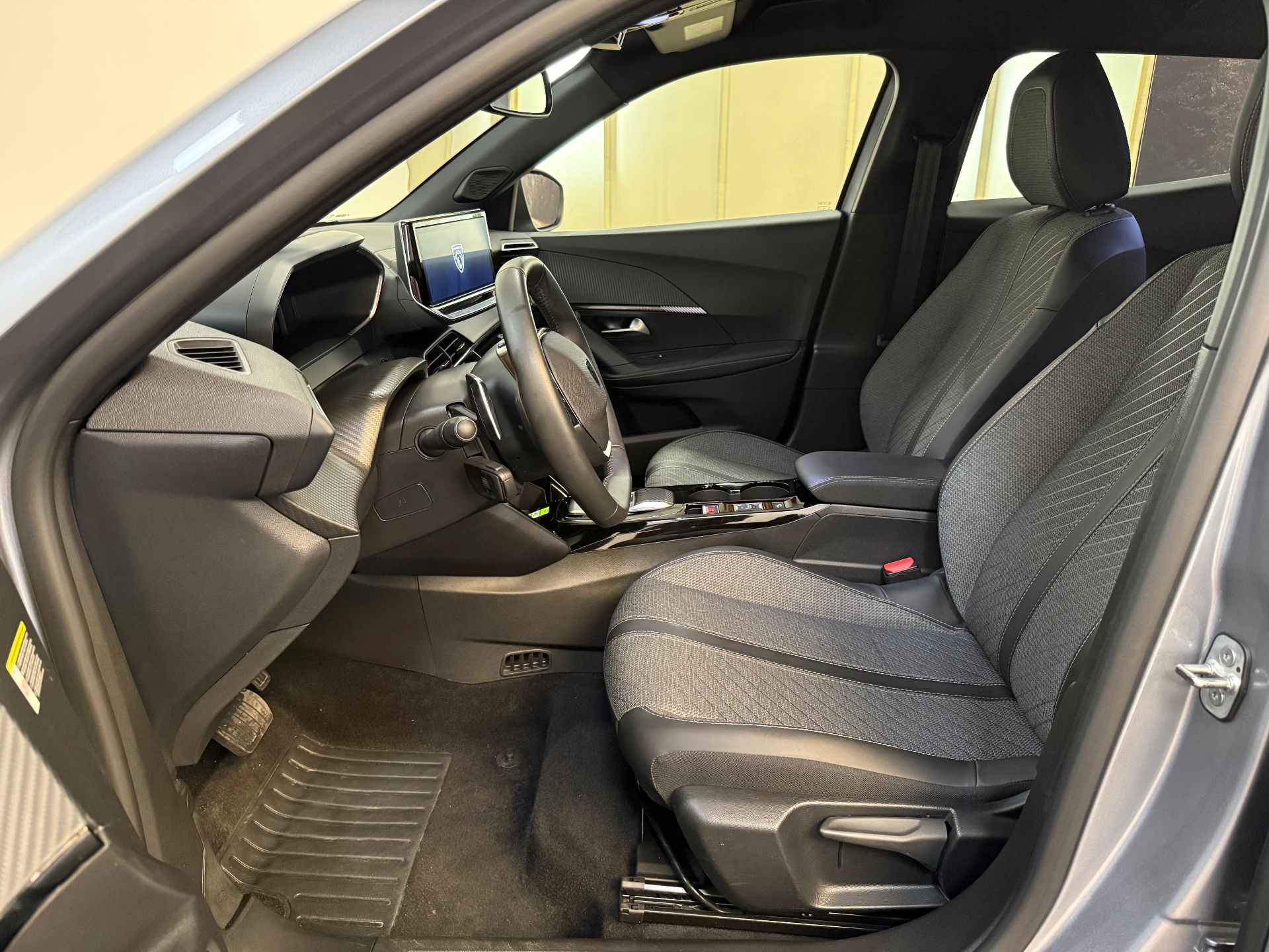 Peugeot 2008 Hybrid Allure e-DSC6