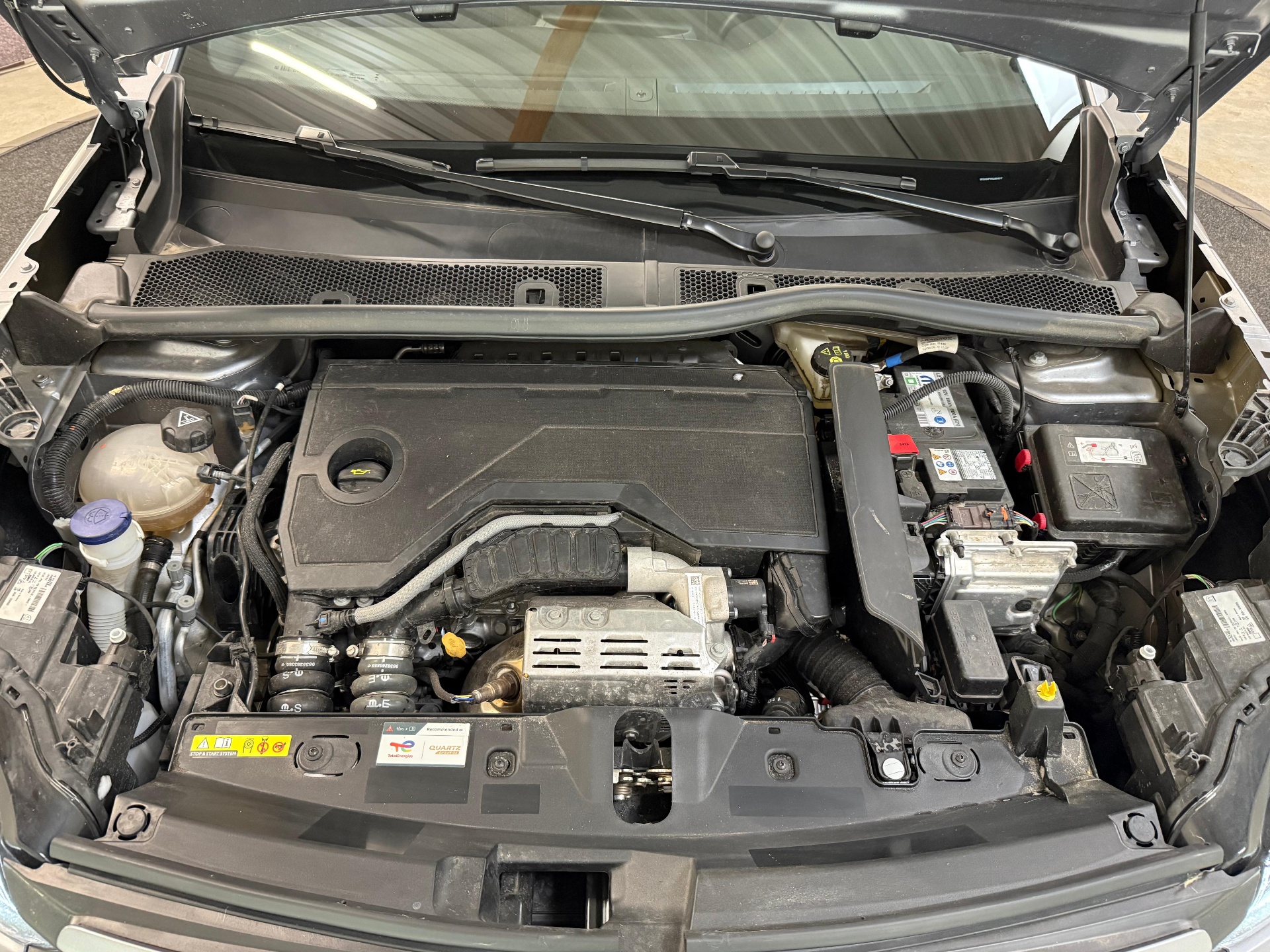 Peugeot 2008 Hybrid Allure e-DSC6