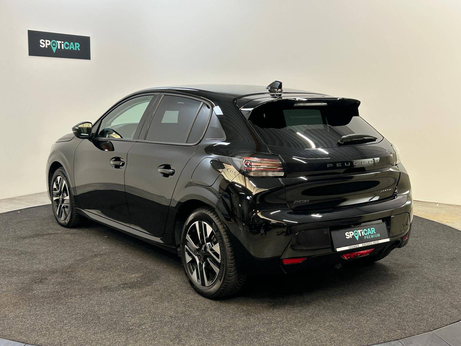 Peugeot 208 Hybrid Allure e-DCS6 – TREKHAAK AFNEEMBAAR