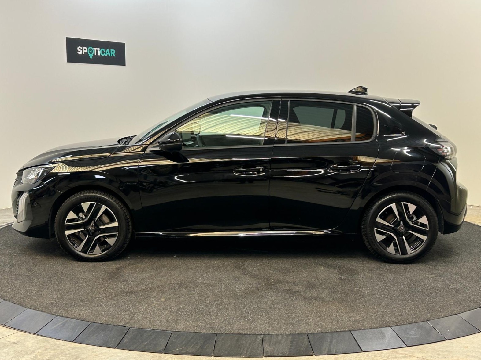Peugeot 208 Hybrid Allure e-DCS6 – TREKHAAK AFNEEMBAAR