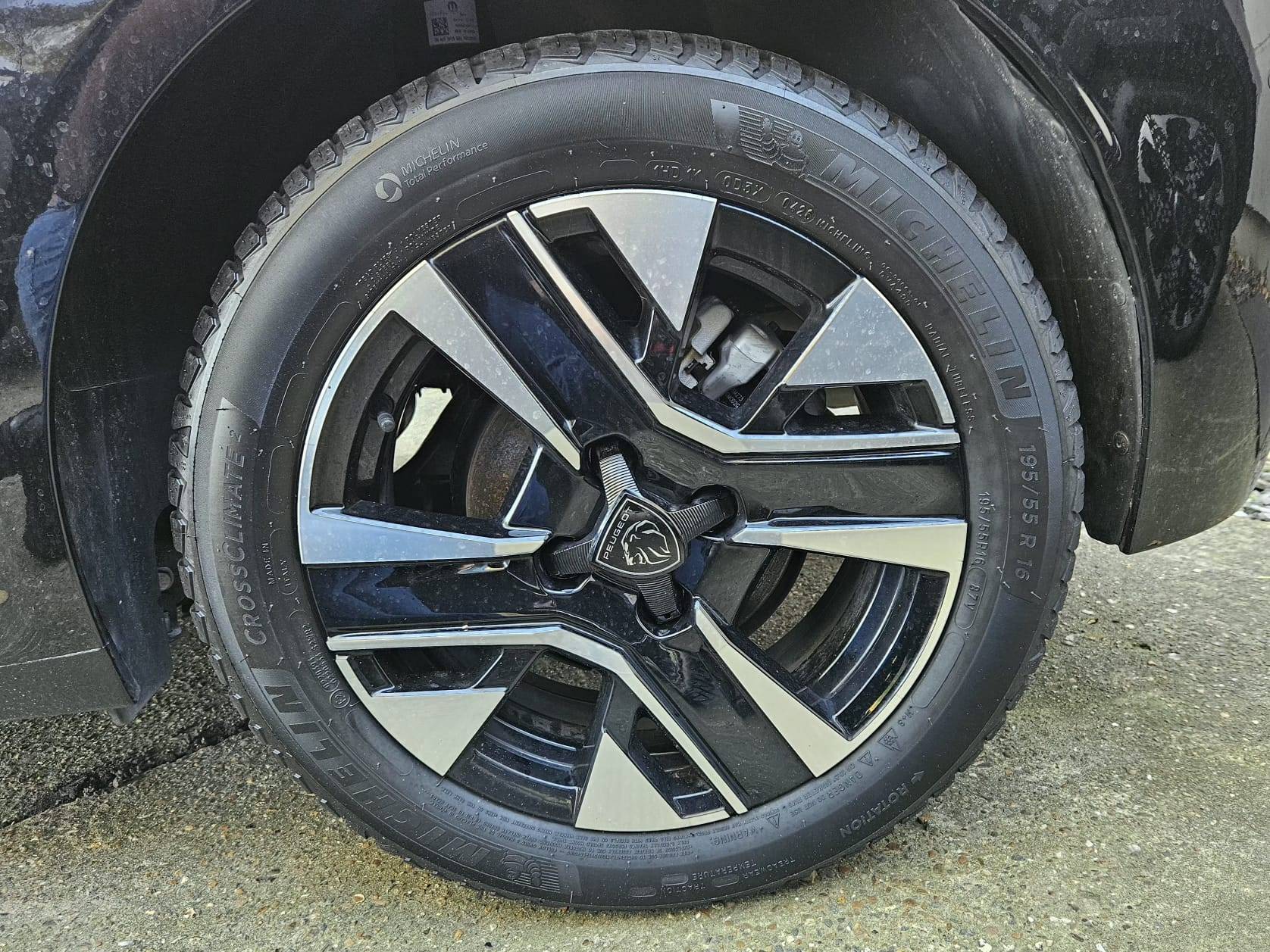 Peugeot 208 Hybrid Allure e-DCS6 – TREKHAAK AFNEEMBAAR