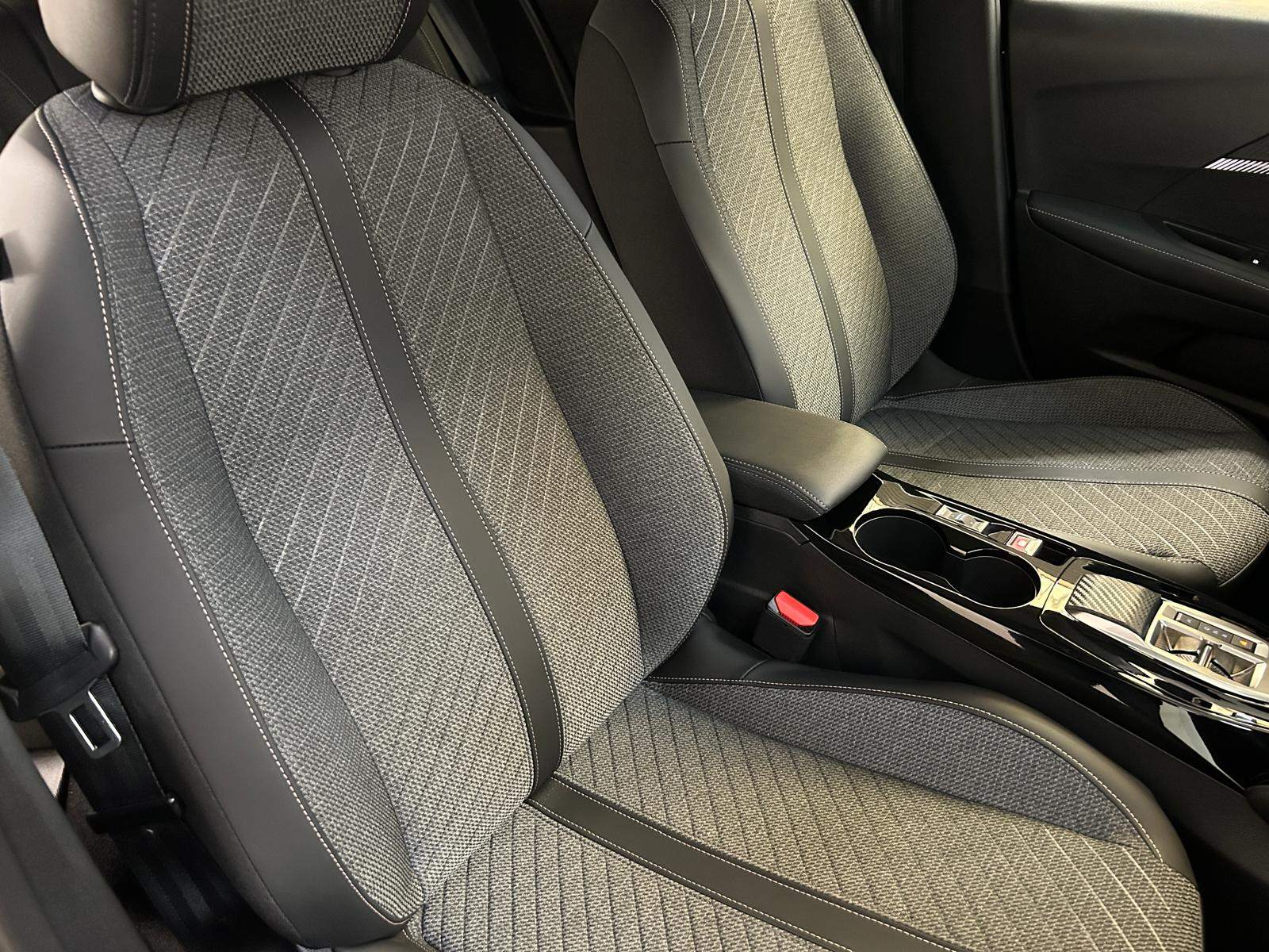 Peugeot 208 Hybrid Allure e-DCS6 – TREKHAAK AFNEEMBAAR