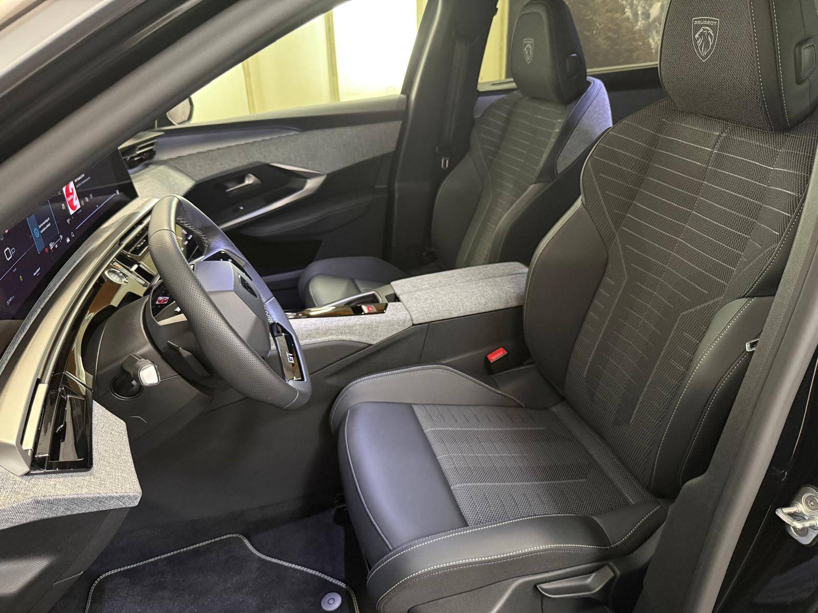 Peugeot 5008 New Hybrid GT e-DSC6