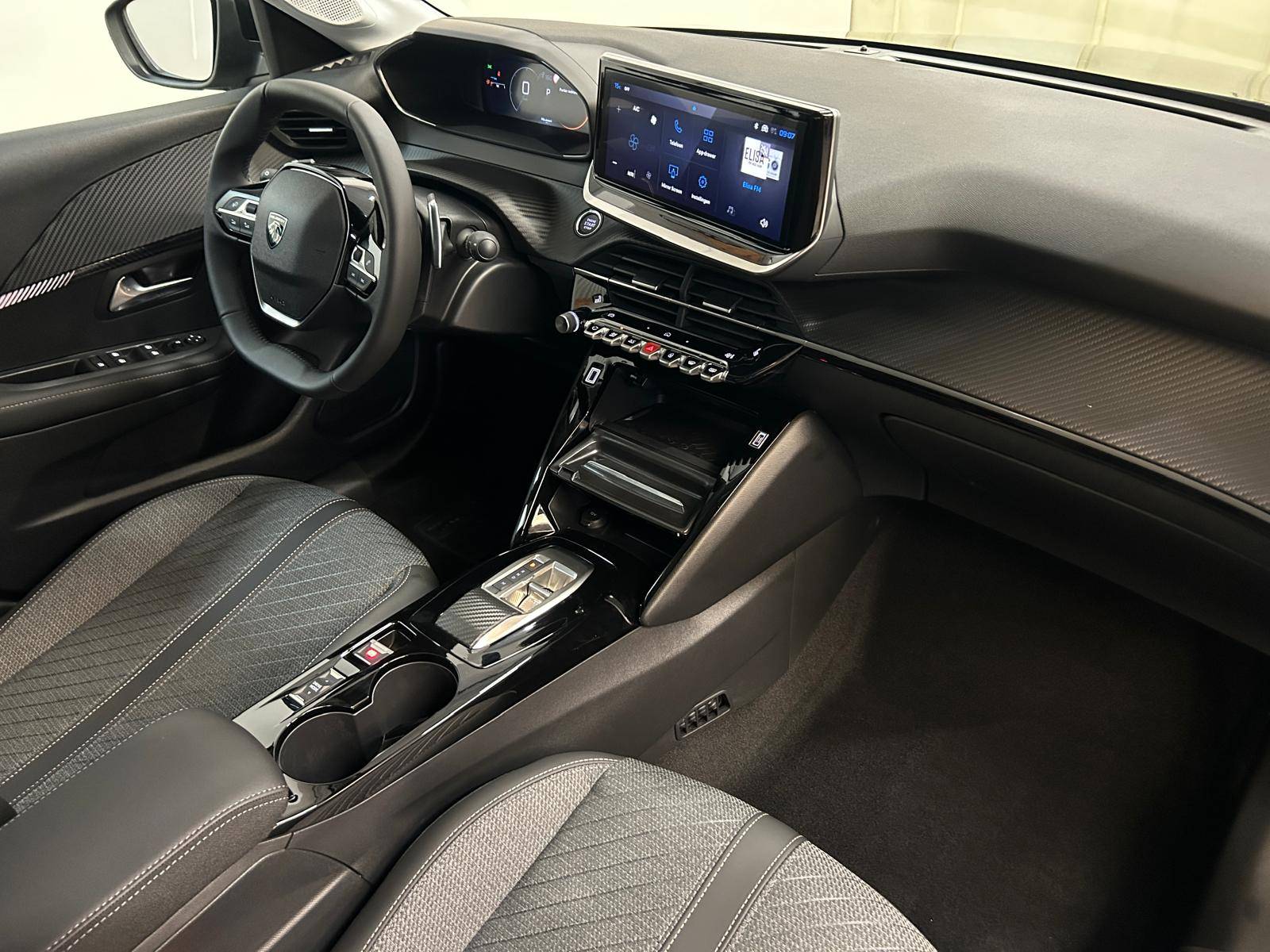 Peugeot 208 Hybrid Allure e-DCS6