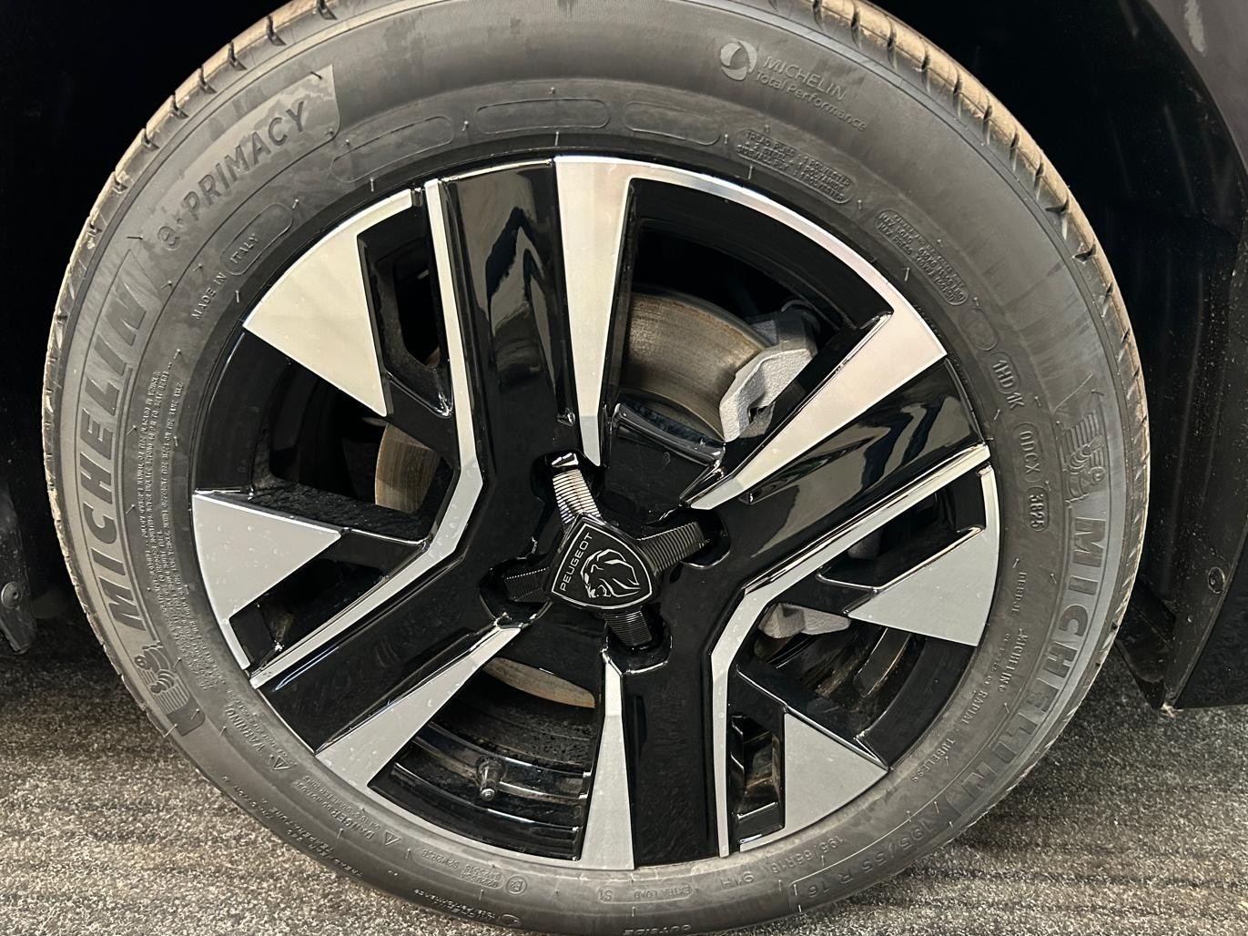 Peugeot 208 Hybrid Allure e-DCS6
