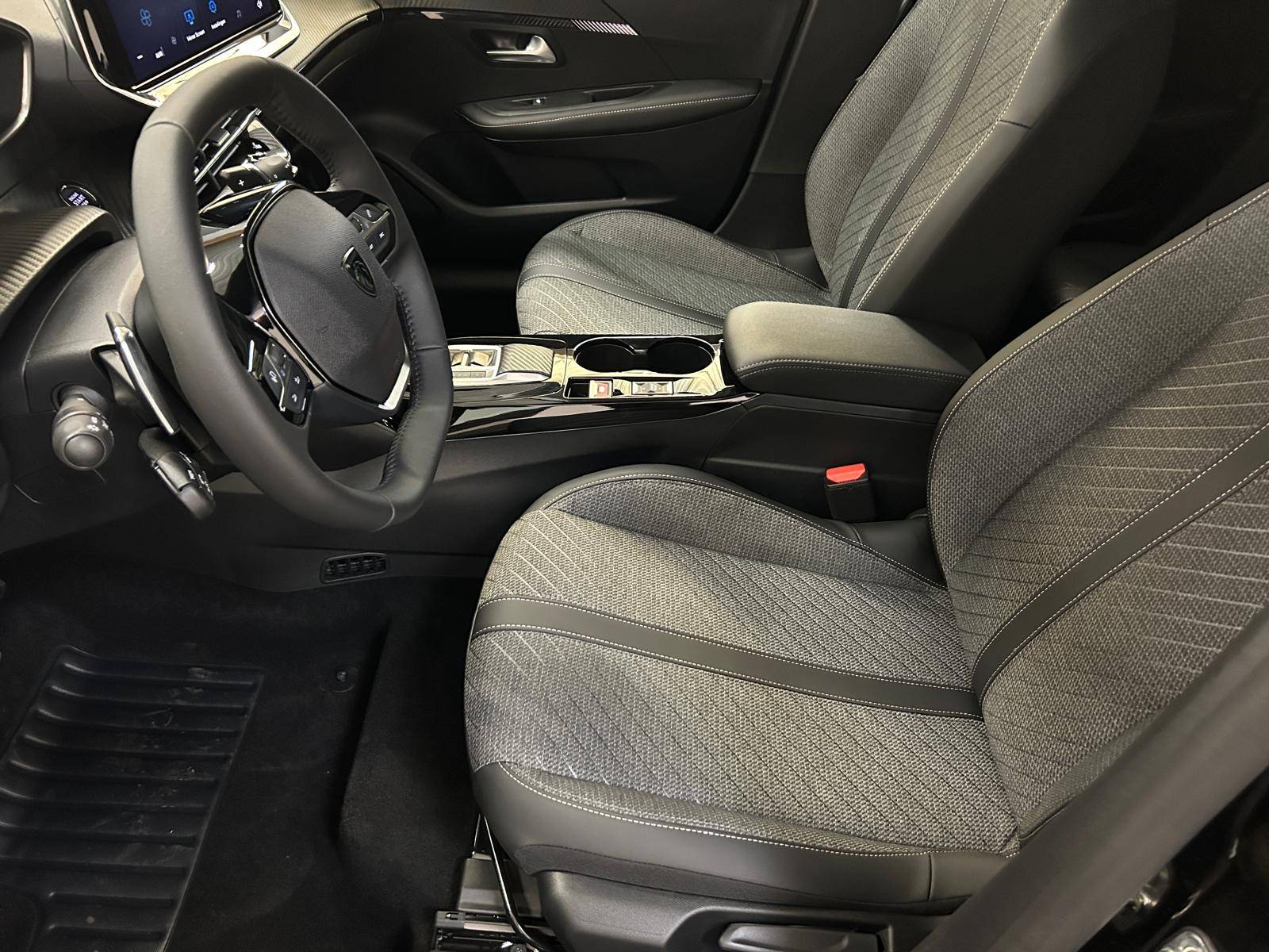 Peugeot 208 Hybrid Allure e-DCS6