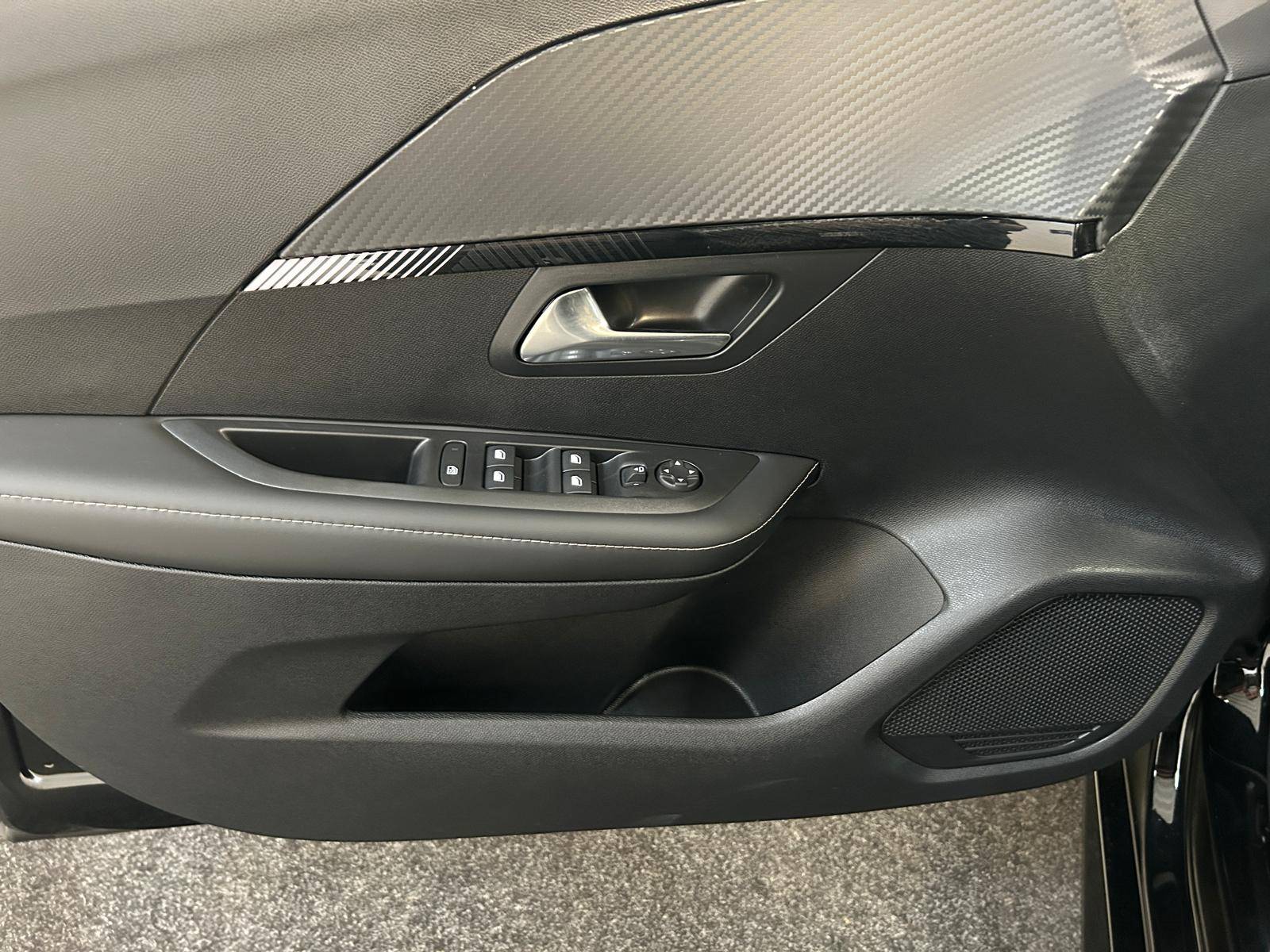Peugeot 208 Hybrid Allure e-DCS6