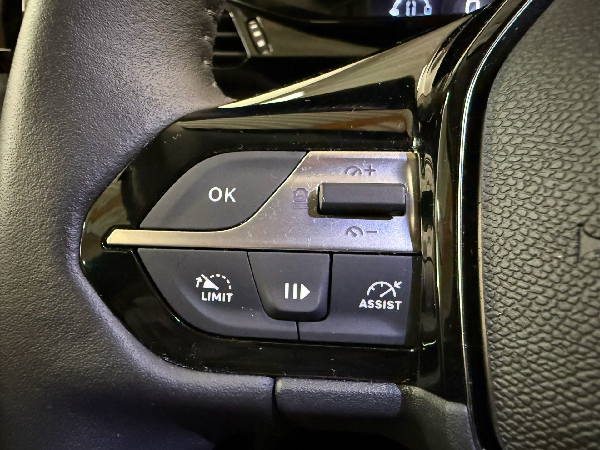 Peugeot 308 SW Hybrid Allure e-DSC6
