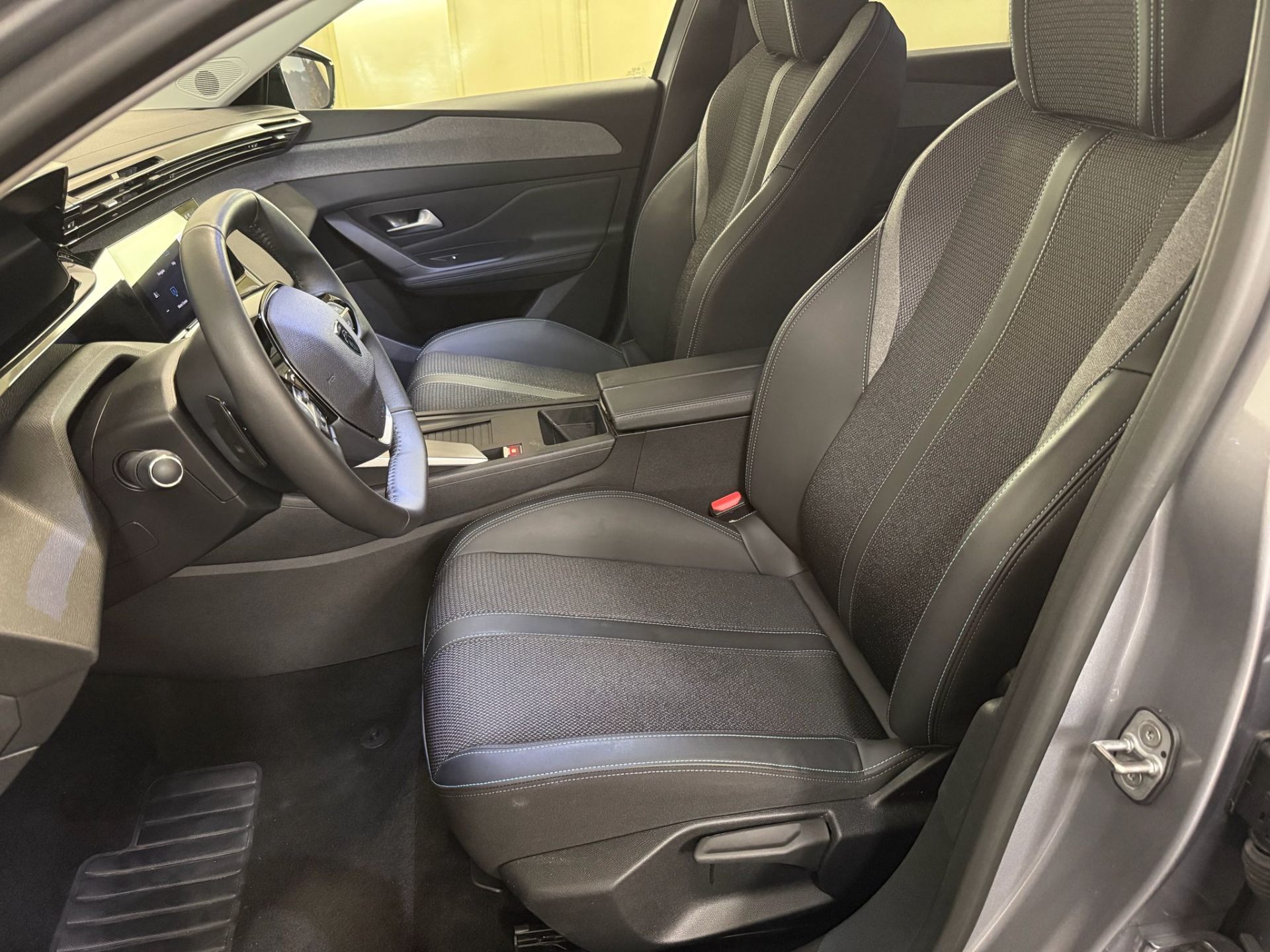 Peugeot 308 SW Hybrid Allure e-DSC6