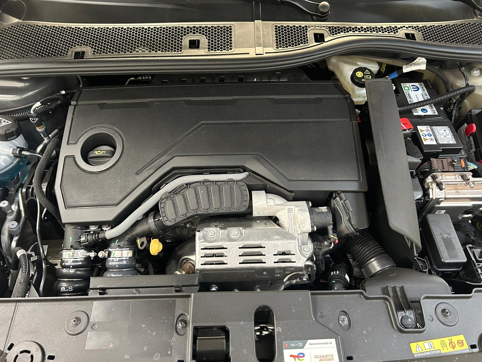 Peugeot 208 Hybrid Allure e-DCS6