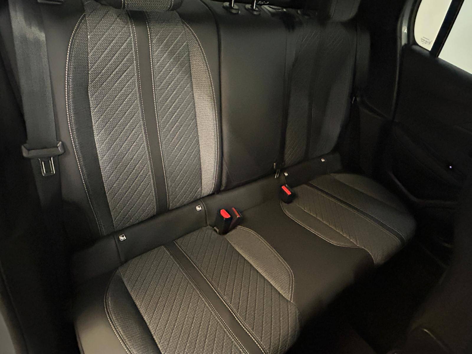 Peugeot 208 Hybrid Allure e-DCS6