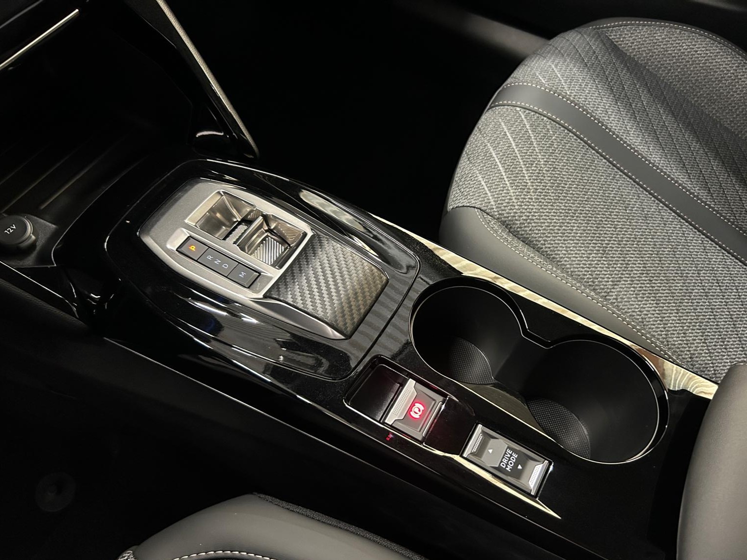 Peugeot 208 Hybrid Allure e-DCS6
