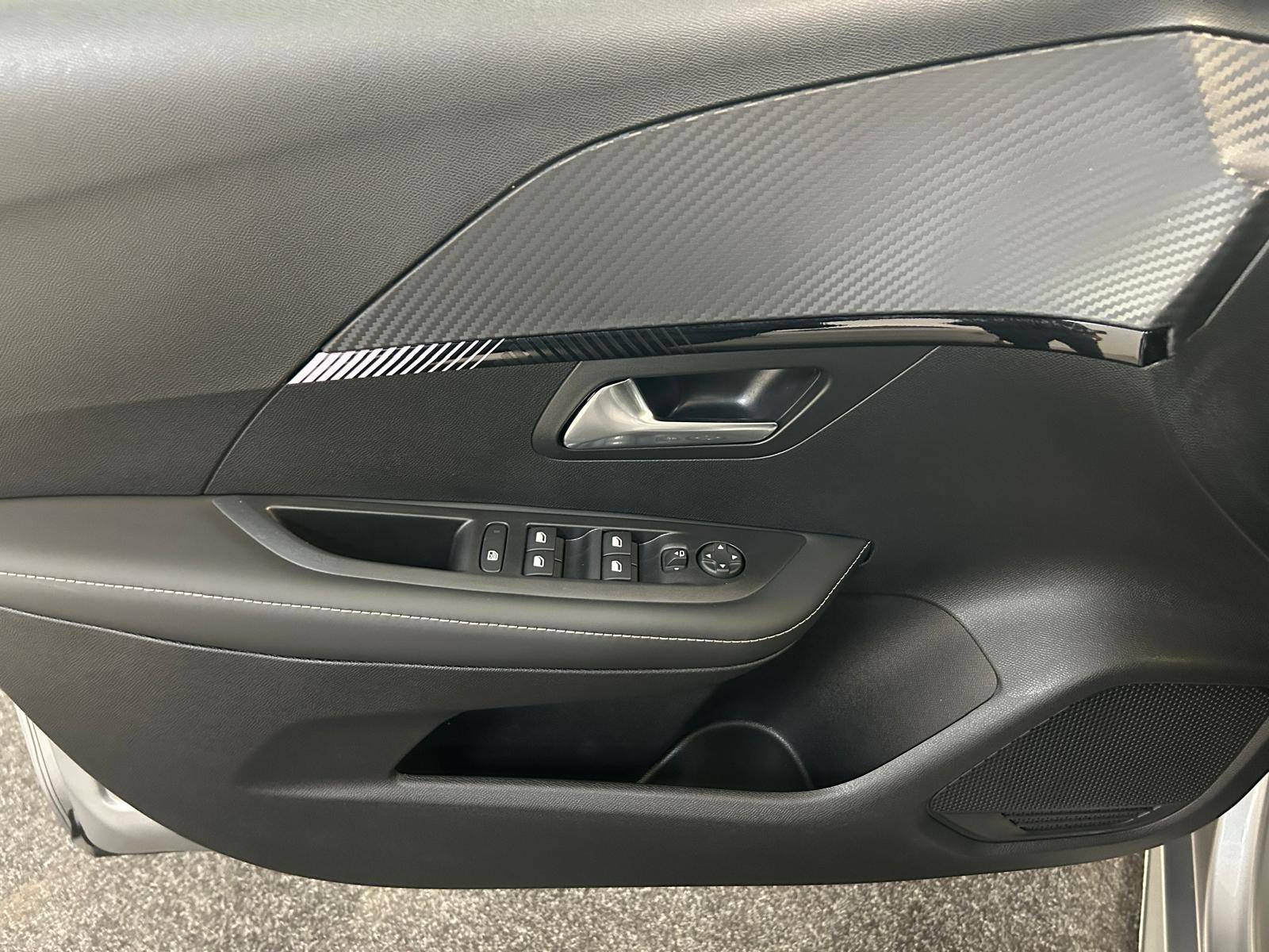 Peugeot 208 Hybrid Allure e-DCS6