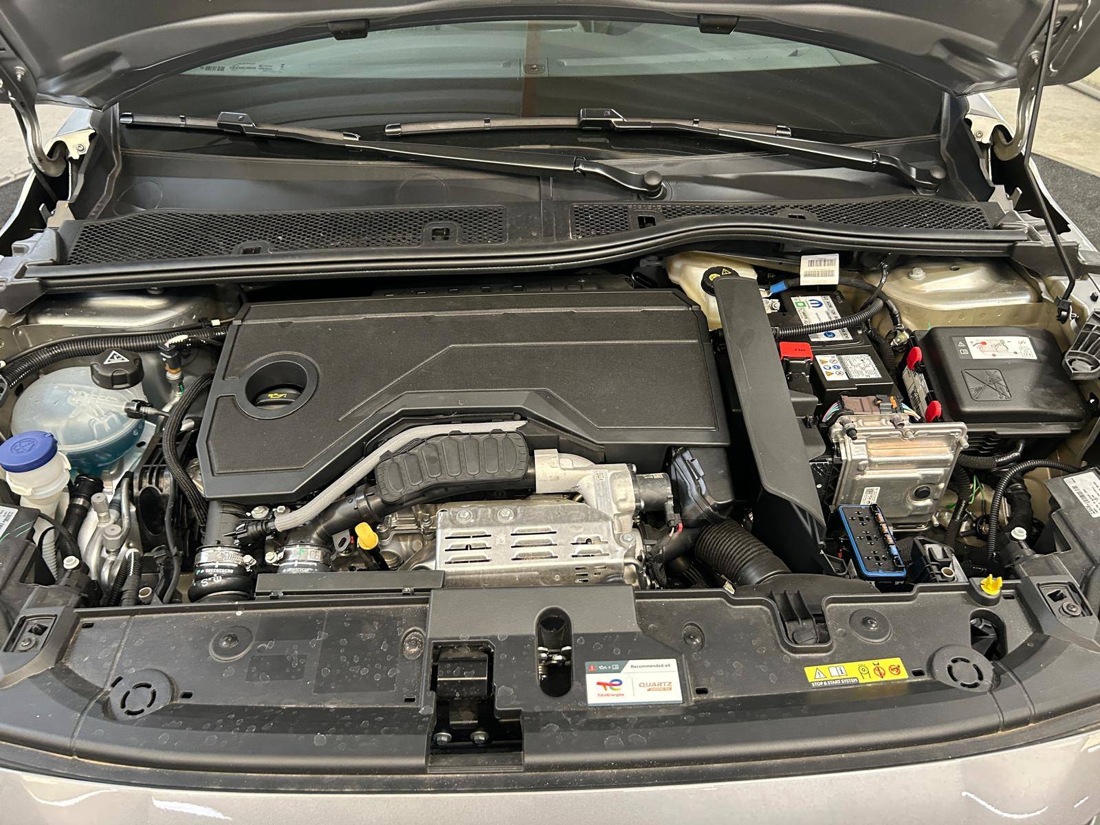 Peugeot 208 Hybrid Allure e-DCS6