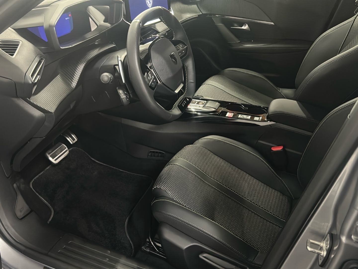 Peugeot 2008 Hybrid GT e-DSC6
