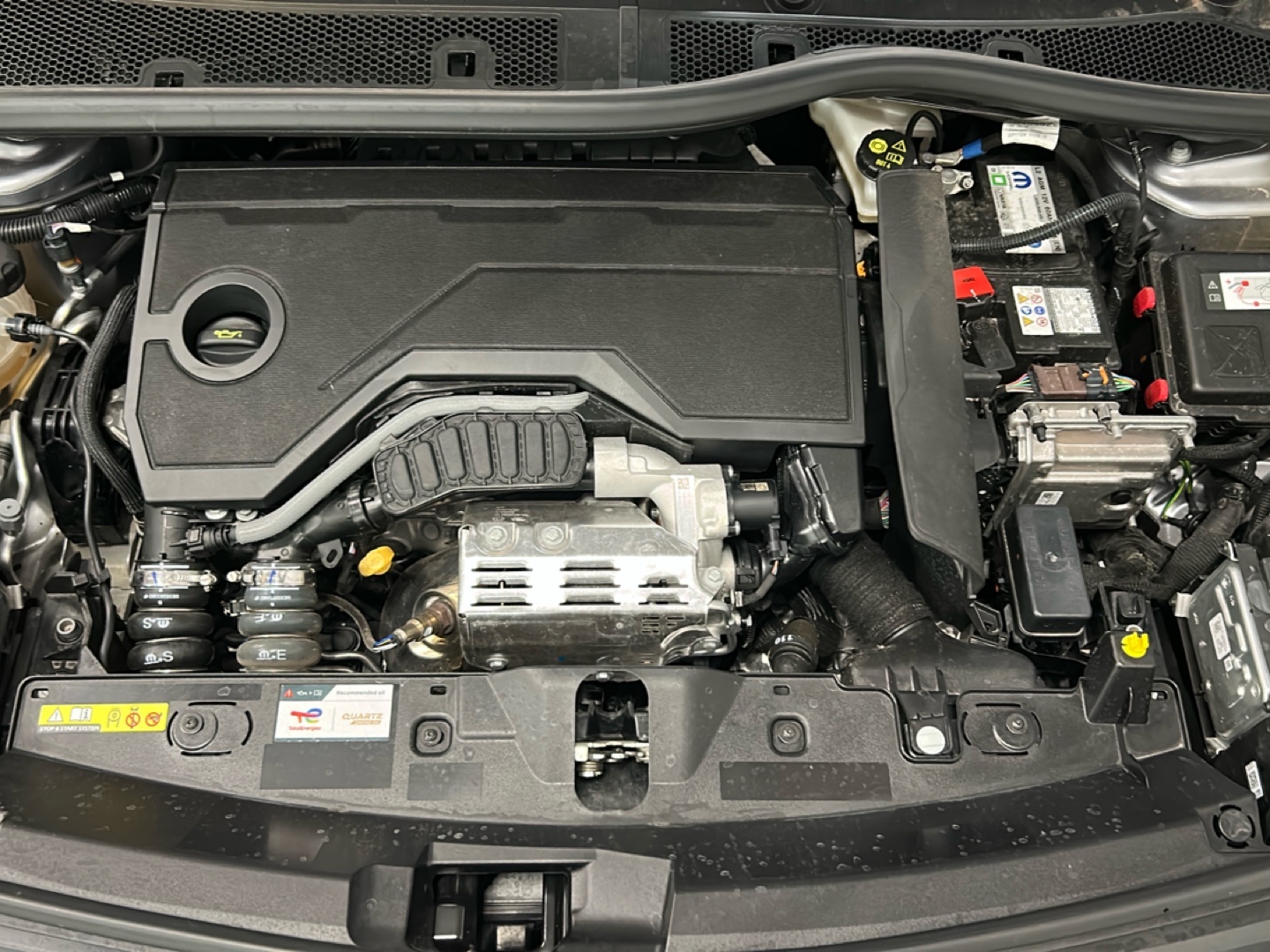 Peugeot 2008 Hybrid GT e-DSC6