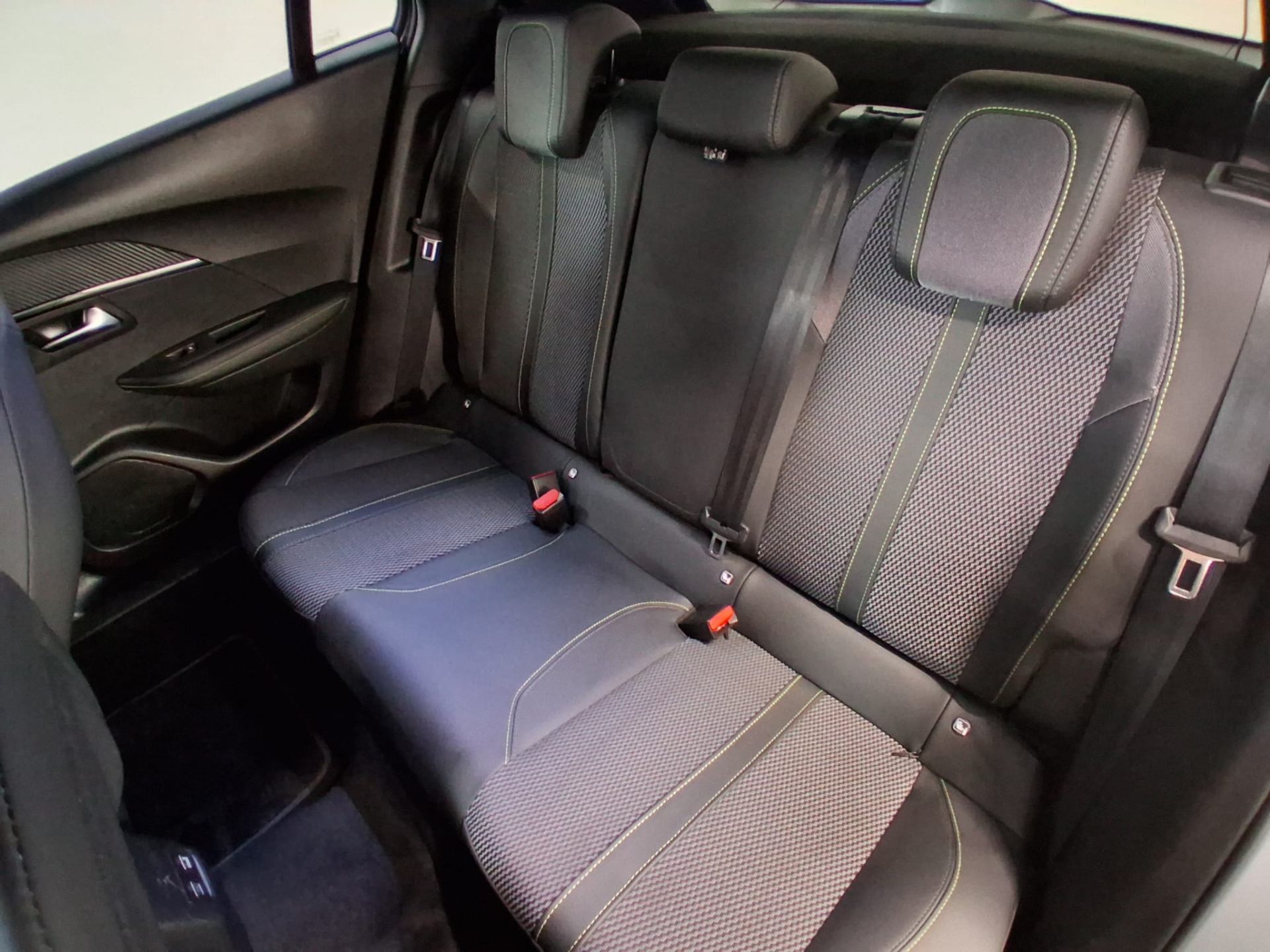 Peugeot 2008 Hybrid GT e-DSC6