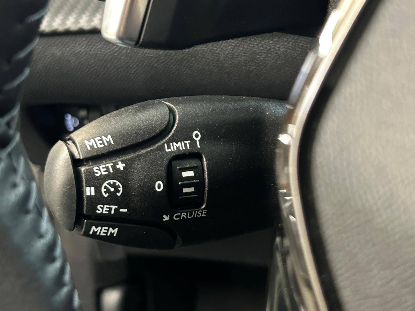 Peugeot 208 Hybrid Allure e-DCS6