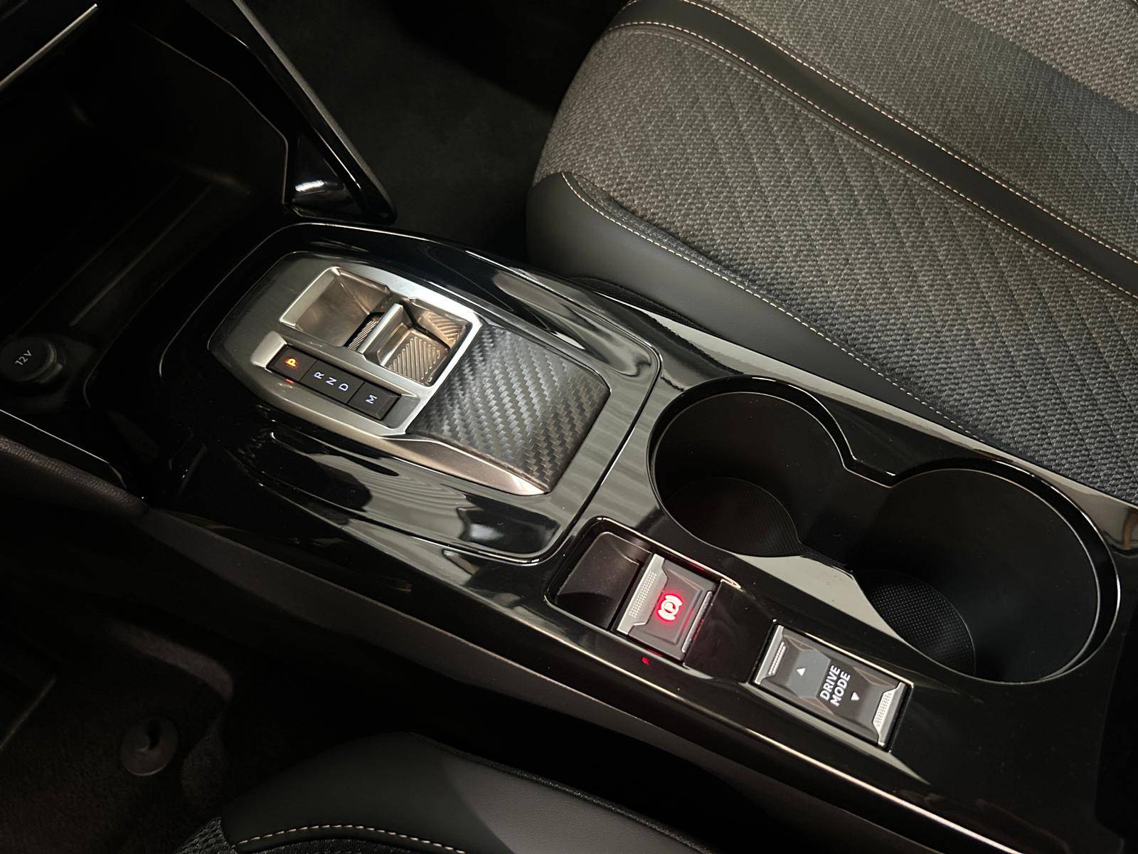 Peugeot 208 Hybrid Allure e-DCS6