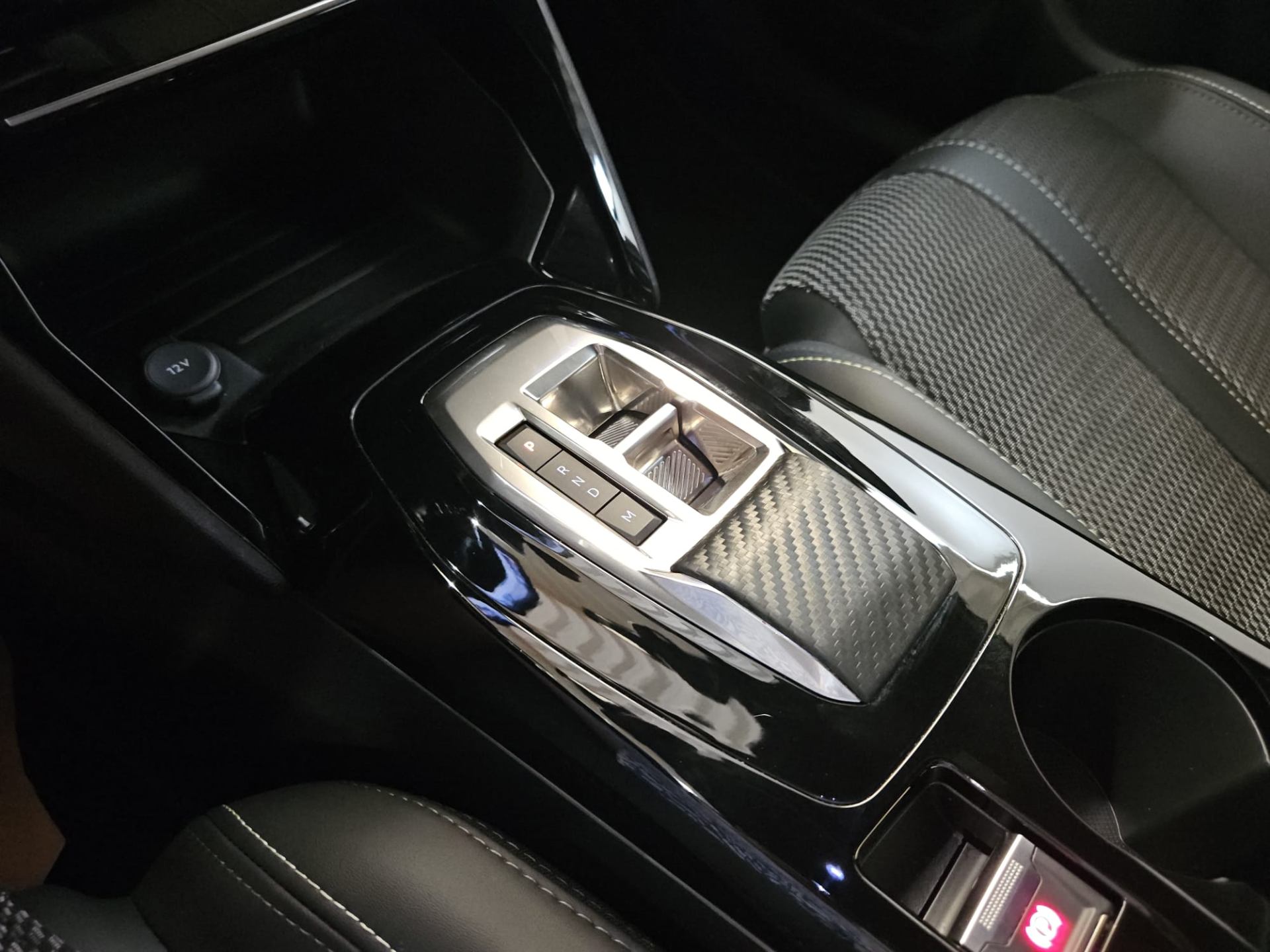 Peugeot 2008 Hybrid GT e-DSC6